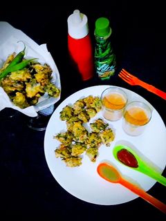 फूलगोभी पत्तों के पकोड़े (foolgobhi patto ke pakode recipe in Hindi) रेसिपी मुख्य फोटो