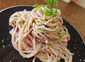 Foto de Spaghetti com atum e azeitonas