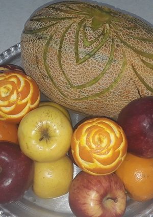 عکسی از دستور میوه آرایی به طرح گل
