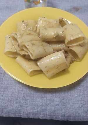 Foto di Pasta con crema di pistacchio e pancetta