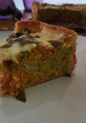 Una foto de Tarta de vegetales y atún