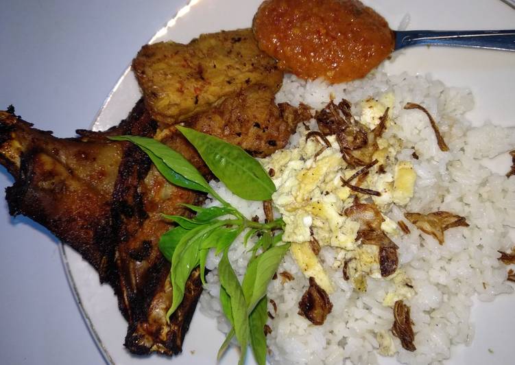 Nasi Uduk Rice Cooker Ayam + Tempe Bacem