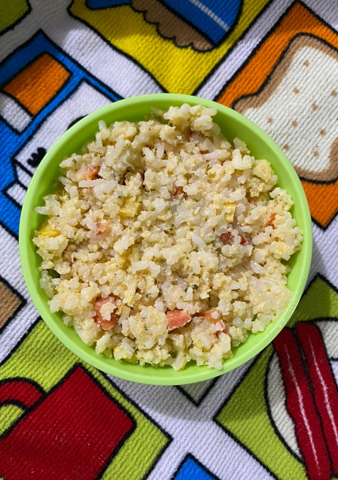 Una foto de Arroz con huevo estilo oriental para bebé
