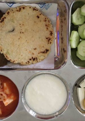 समक और कुट्टू की पूरी (Samak or kuttu ki puri recipe in hindi) रेसिपी मुख्य फोटो