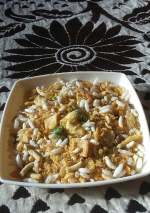 A picture of Puffed Rice Bhel.