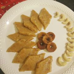 A picture of Kaju And Anjir Katli.