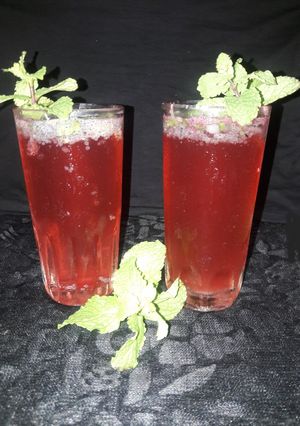 রূহ আফজা রোস মজিটো (rooh afja rose mojito receipe in bengali) রেসিপির প্রধান ছবি