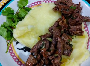 Foto de Purê de batata no azeite e isca de carne na cerveja sem glúten