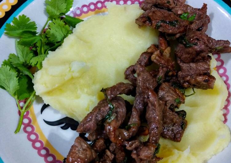 Purê de batata no azeite e isca de carne na cerveja sem glúten - Tudogosreceitas
