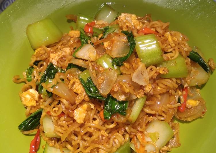 Langkah Mudah untuk Membuat 08. Mie goreng oseng, Enak Banget