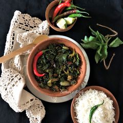 A picture of Paat Shaak / Shaag Bhaja (Jute Leaves Stir Fry - Bong style).