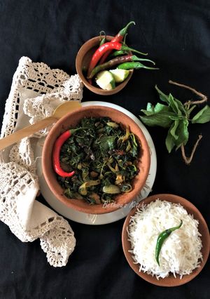 A picture of Paat Shaak / Shaag Bhaja (Jute Leaves Stir Fry - Bong style).
