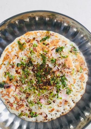 ઓનિયન ઉત્તપમ (Onion Uttapam Recipe In Gujarati) રેસીપી મુખ્ય ફોટો