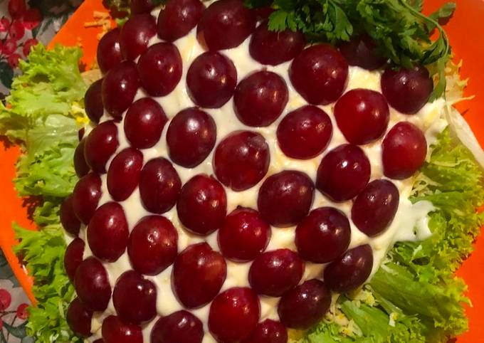 Рецепт сливочного салата из винограда с миндалем - Салаты без майонеза от ЕДА