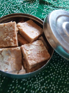અડદિયા પાક (Adadiya Paak Recipe In Gujarati) રેસીપી મુખ્ય ફોટો