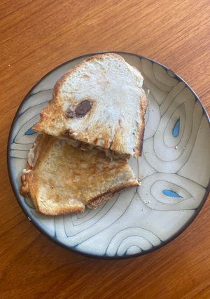 A picture of Leftover sandwich.