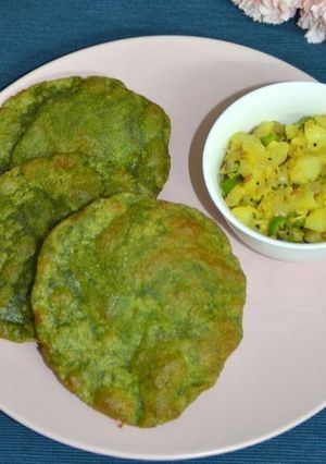 पालक की पुरी (palak ki poori recipe in Hindi) रेसिपी मुख्य फोटो