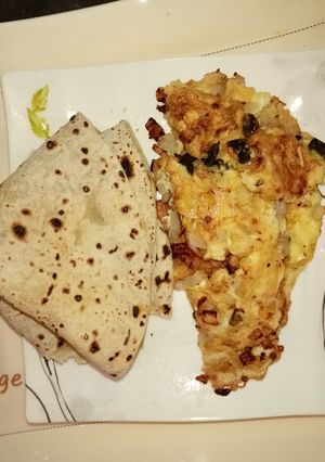 A picture of Piyaz hari mirch ka Omelette.