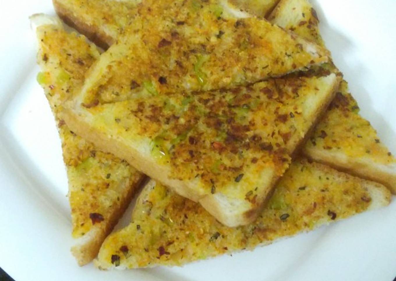 Cheesy veggie open sandwich toast