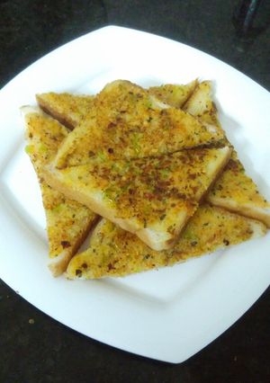 A picture of Cheesy veggie open sandwich toast.