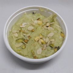 A picture of Lauki ka halwa.
