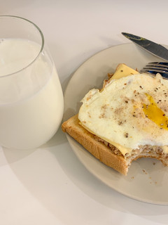鮪魚玉米起士蛋吐司 的食譜成品照片