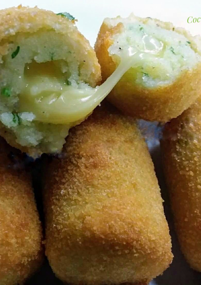 Una foto de Croquetas de patata con corazón de queso fundido