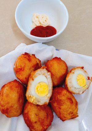 Hình của món Cơm nguội bọc trứng cút chiên giòn.