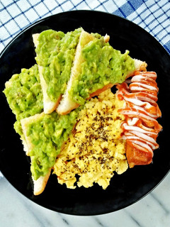 Foto resep Avocado Toast, Scrumble Egg dan Sosis