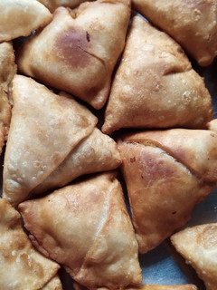 સમોસા (Samosa Recipe in Gujarati) રેસીપી મુખ્ય ફોટો