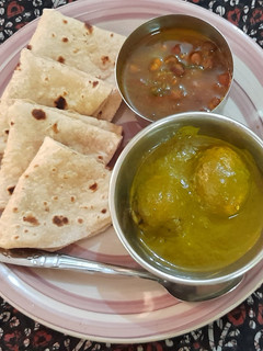 एग पालक ग्रेवी (egg palak gravy recipe in Hindi) रेसिपी मुख्य फोटो