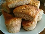 Una foto de muffins de zanahoria