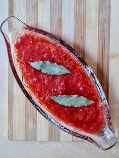 Una foto de Salsa de tomate, más natural ¡imposible! 🍅🧄