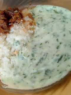 Hagymás csirkemáj, spenóttal recept fotója
