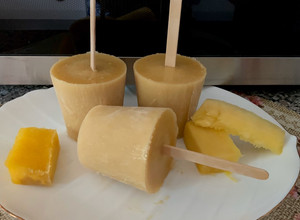 Una foto de Mis deliciosos helados de piña y leche de coco y almendras