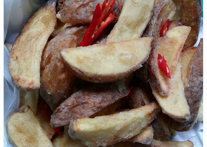 Langkah Mudah untuk Menyiapkan [Simple Cook] Crispy Garlic Potato Wedges, Enak
