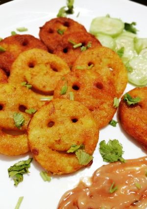 আলুর স্মাইলিস (aloo er smiley recipe in Bengali) রেসিপির প্রধান ছবি