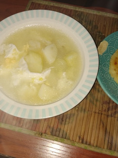 Una foto de Caldo de papa con huevo