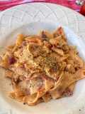 Straccetti di pasta ai pomodori secchi con crema di Parmigiano