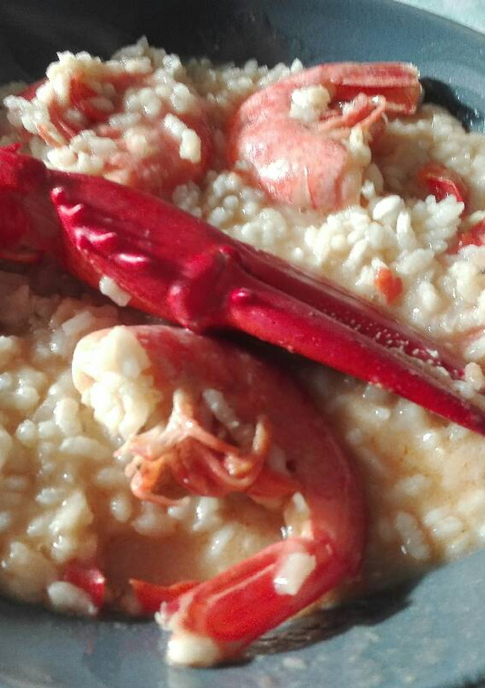 Una foto de Arroz con bogavante y gambones