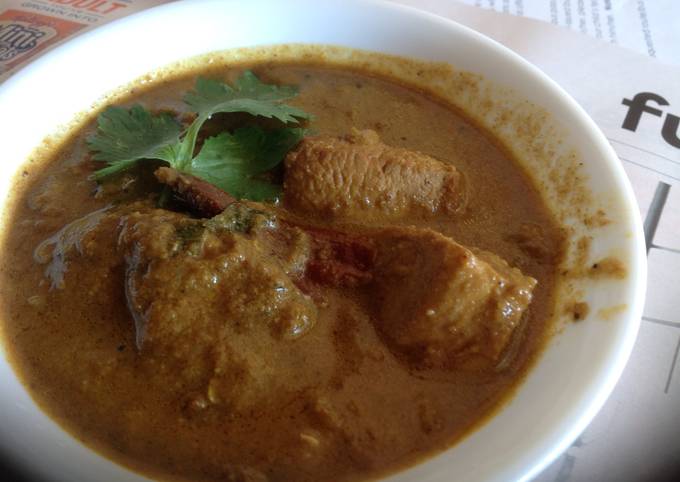 Varathuarache Chicken curry/ Roasted Coconut Chicken Curry recipe main photo