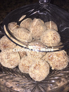 صورة لوصفة كرات التمر مع البسكوت