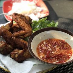 A picture of Thai chicken wings (peek gai todd).
