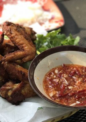 A picture of Thai chicken wings (peek gai todd).