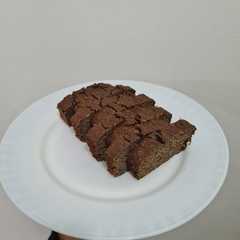 Una foto de Budín de banana y chocolate 🍌🍫