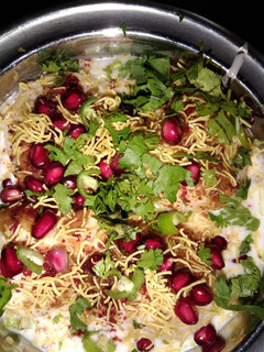દહીં વડા (Dahi Vada Recipe In Gujarati) રેસીપી મુખ્ય ફોટો