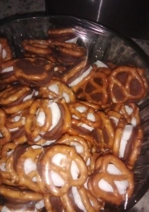 A picture of Pretzel 🥨 rolos verified.