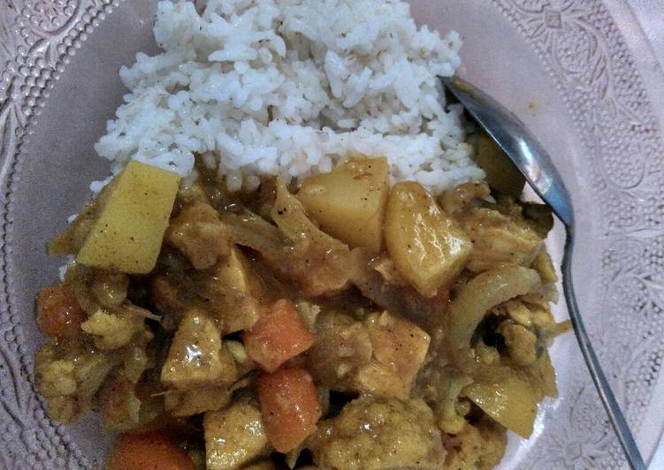 Chicken Curry rice mudah banget. Enak murah
