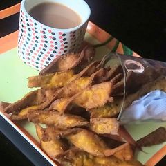 A picture of Moong dal twisties.
