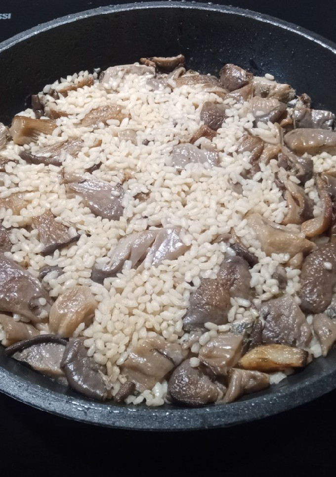 Una foto de Arroz con setas